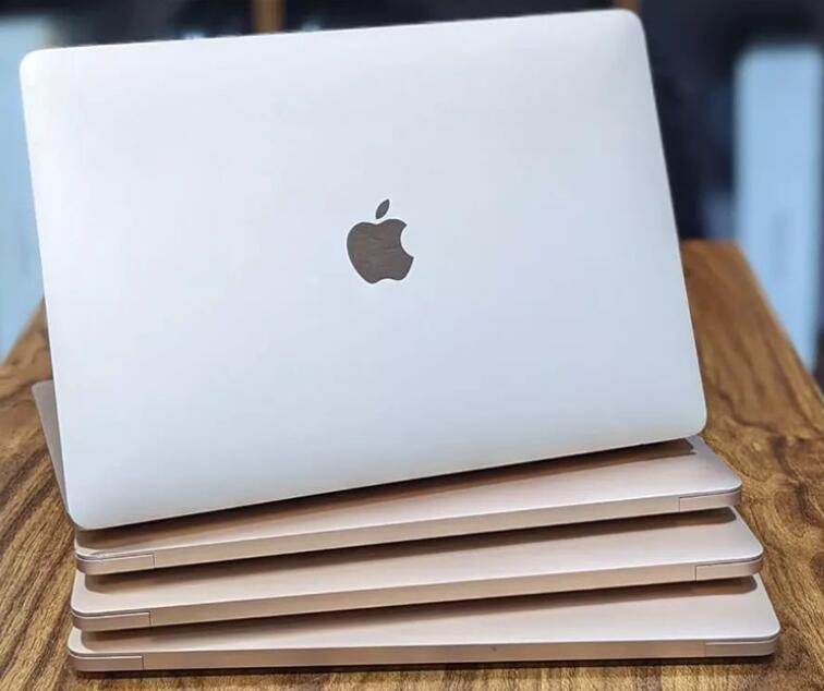 Apple laptop